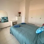 Island Village Ocean View 公寓 阿德耶