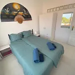 Island Village Ocean View * 阿德耶